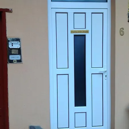 Апартаменти Poarta Schei Studio